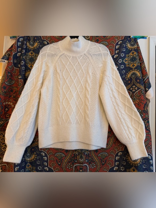 Abercrombie & Fitch Sweaters - Abercrombie & Fitch Cream Cable Knit Turtleneck Sweater